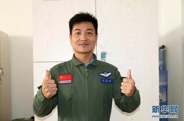 張超烈士，英勇無(wú)畏，永垂不朽，張超烈士，英勇無(wú)畏，英名永垂不朽