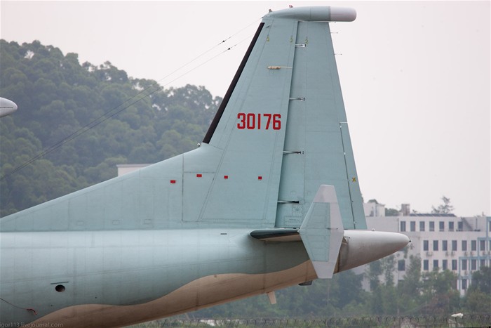 直-18預(yù)警機(jī)在編隊(duì)中的距離掌控與戰(zhàn)術(shù)運(yùn)用，直-18預(yù)警機(jī)編隊(duì)中的距離掌控與戰(zhàn)術(shù)運(yùn)用策略