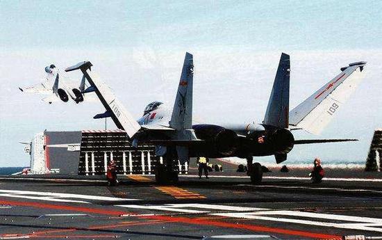 殲-15彈射試驗，探索中國航母戰(zhàn)斗群的空中力量之源，殲-15彈射試驗，揭秘中國航母戰(zhàn)斗群空中力量之源