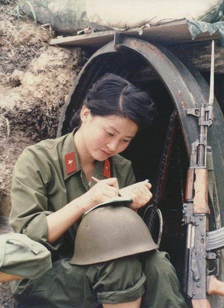 中國女兵在越南戰(zhàn)場，英勇無畏的巾幗英雄，中國女兵在越南戰(zhàn)場的英勇巾幗傳奇
