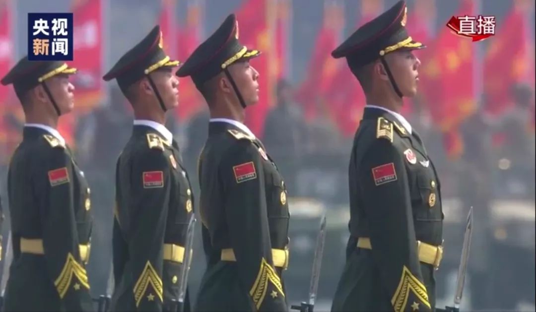 國慶70周年閱兵中的100面戰(zhàn)旗，榮耀與力量的展現(xiàn)，國慶閱兵中的榮耀與力量，百面戰(zhàn)旗展現(xiàn)輝煌歷程