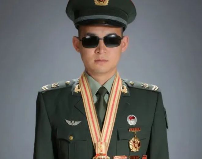 杜富國獲八一勛章待遇，榮耀背后的辛勤與奉獻，杜富國榮獲八一勛章，辛勤與奉獻背后的榮耀