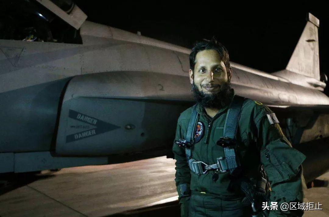 殲-10與梟龍對決F-15，空中力量的較量，殲-10與梟龍對決F-15，空中力量的巔峰較量