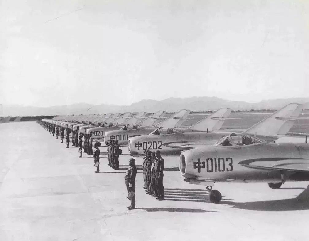 中國(guó)空軍成立