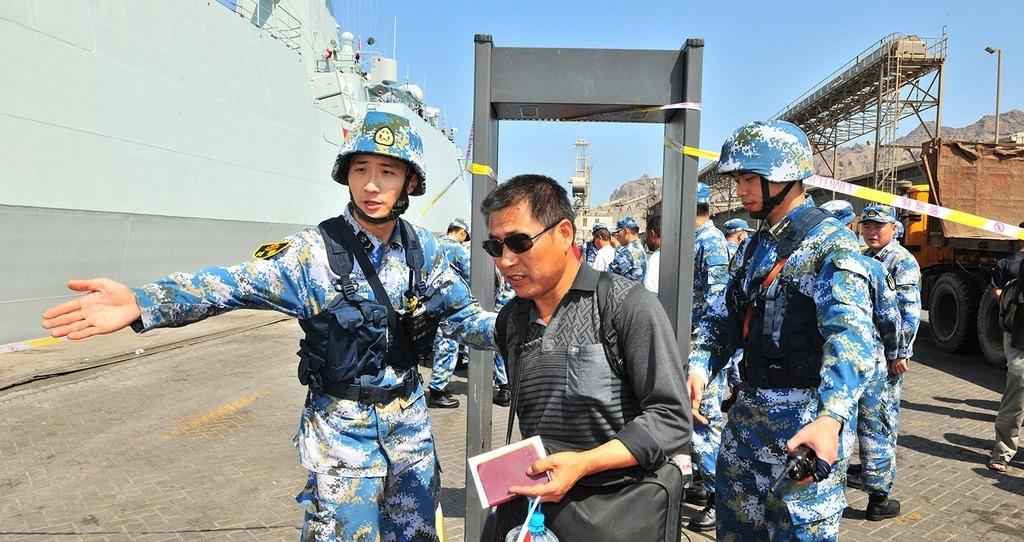 中國海軍在亞丁灣打擊海盜視頻，展現(xiàn)大國海軍實(shí)力與擔(dān)當(dāng)，中國海軍打擊海盜行動(dòng)展現(xiàn)大國實(shí)力與擔(dān)當(dāng)，亞丁灣實(shí)錄視頻曝光