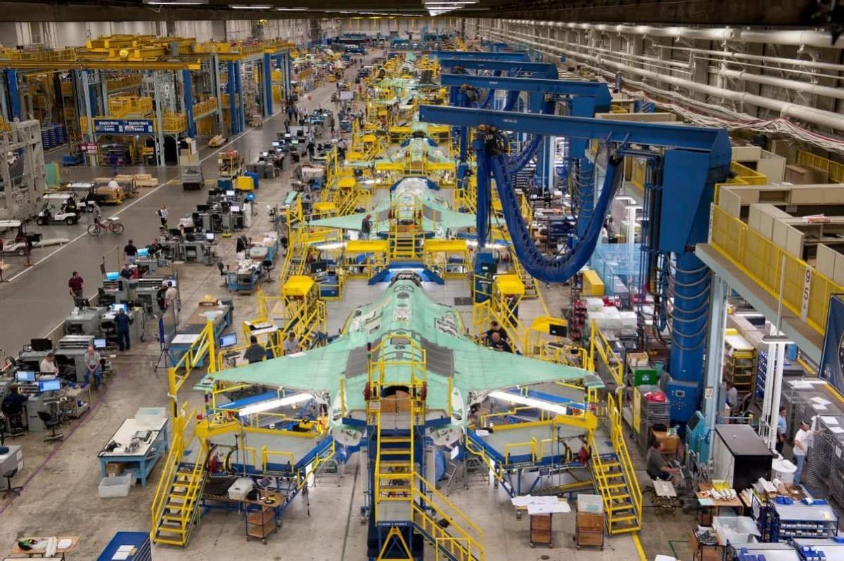 殲-20與F-22，究竟誰更厲害？，殲-20與F-22，誰更勝一籌？對比解析