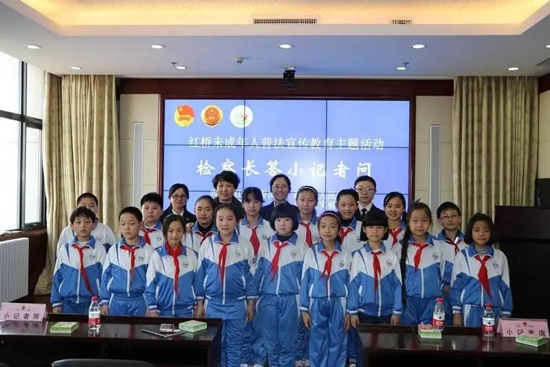 今天特大新聞，小學(xué)生如何撰寫新聞報(bào)道，小學(xué)生新聞報(bào)道撰寫指南，掌握新聞報(bào)道的要點(diǎn)與技巧