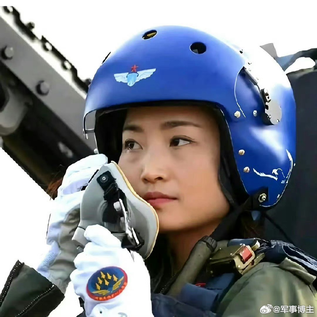余旭駕駛殲-10戰(zhàn)斗機(jī)，藍(lán)天之上的英勇翱翔，余旭駕駛殲-10英勇翱翔藍(lán)天之上