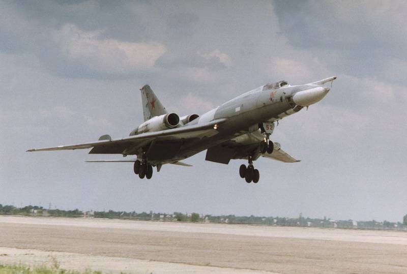 圖22M逆火轟炸機(jī)彈倉(cāng)，深入解析蘇聯(lián)冷戰(zhàn)時(shí)期的空中巨無(wú)霸，蘇聯(lián)冷戰(zhàn)時(shí)期的空中霸主，圖22M逆火轟炸機(jī)彈倉(cāng)深度解析