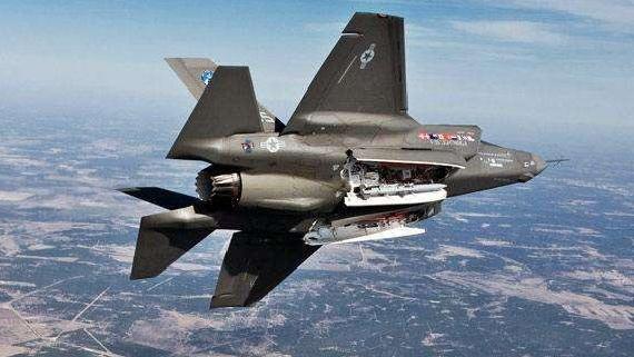 F-35與殲-20，中美頂尖戰(zhàn)機的對比研究，中美頂尖戰(zhàn)機對決，F(xiàn)-35與殲-20的深度對比研究