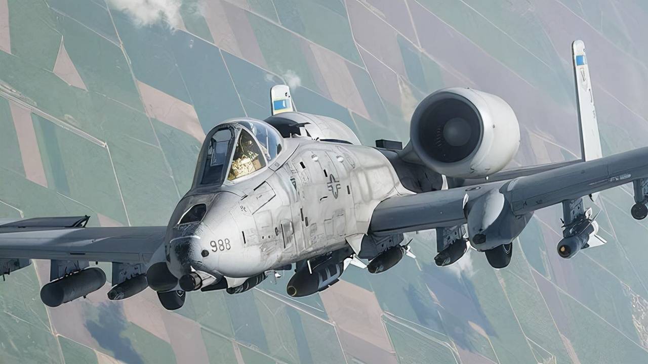 探究A-10攻擊機(jī)退役背后的原因，A-10攻擊機(jī)退役原因深度解析