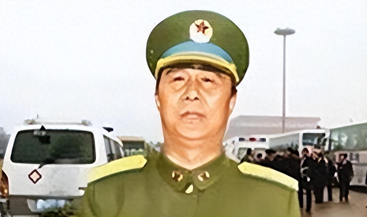 中國(guó)空軍航空大學(xué)學(xué)生軍銜，榮耀與擔(dān)當(dāng)?shù)南笳?，中?guó)空軍航空大學(xué)學(xué)生軍銜，榮耀與擔(dān)當(dāng)?shù)臉?biāo)志