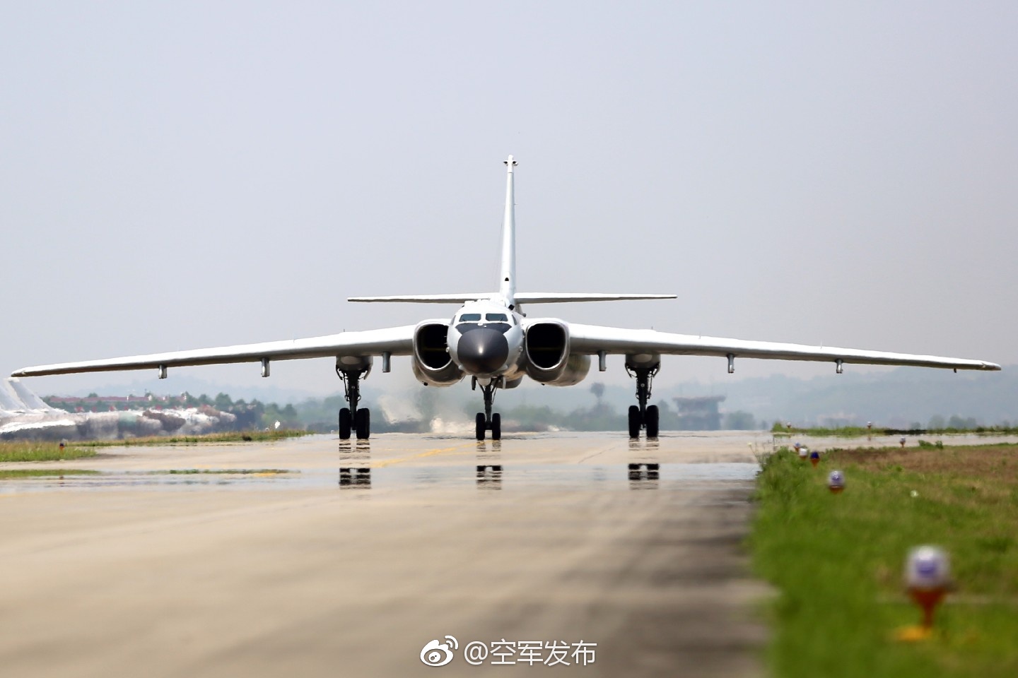 中國(guó)空軍，翱翔藍(lán)天，鑄就輝煌，中國(guó)空軍，藍(lán)天鑄輝煌，翱翔展雄姿