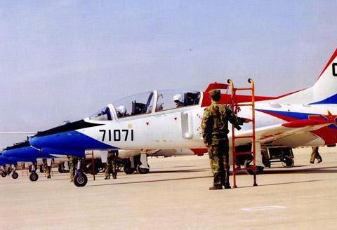 中國教練機圖片，展現(xiàn)飛行教育的輝煌成就，中國教練機圖片展示，飛行教育的輝煌里程碑