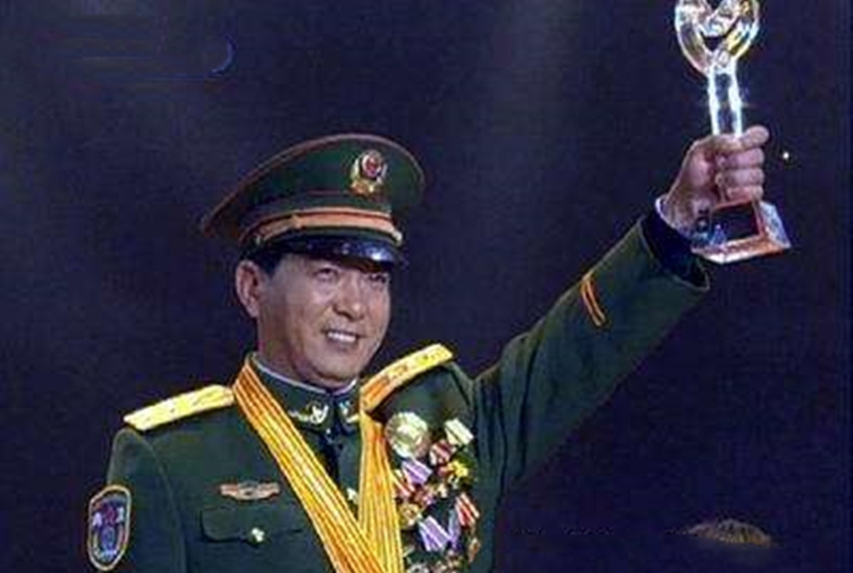 丁曉兵，時代先鋒，勇毅前行，丁曉兵，時代先鋒，砥礪前行勇者無畏
