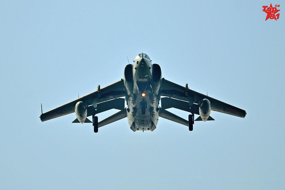 A10攻擊機與強5，究竟誰更厲害？，A10攻擊機與強5戰(zhàn)機，誰更占優(yōu)勢？