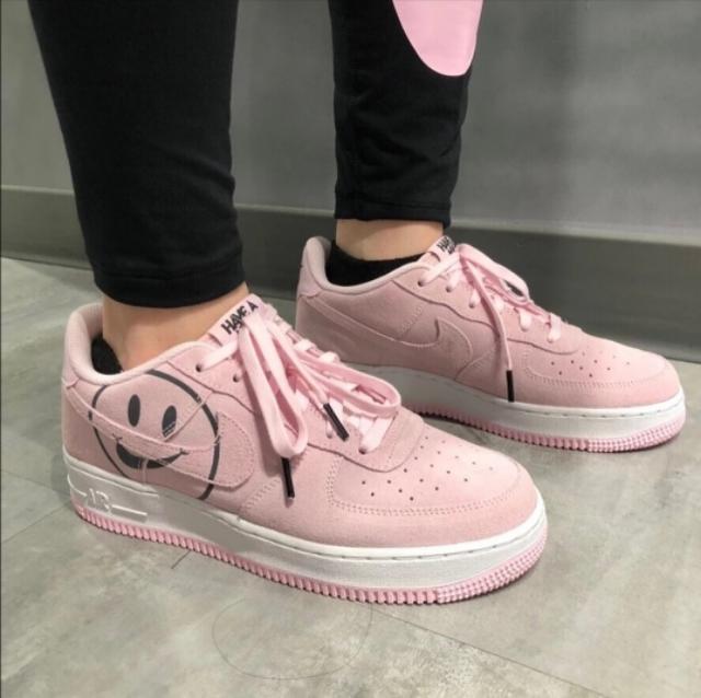 空軍一號純白實體店價格解析，空軍一號純白實體店價格詳解