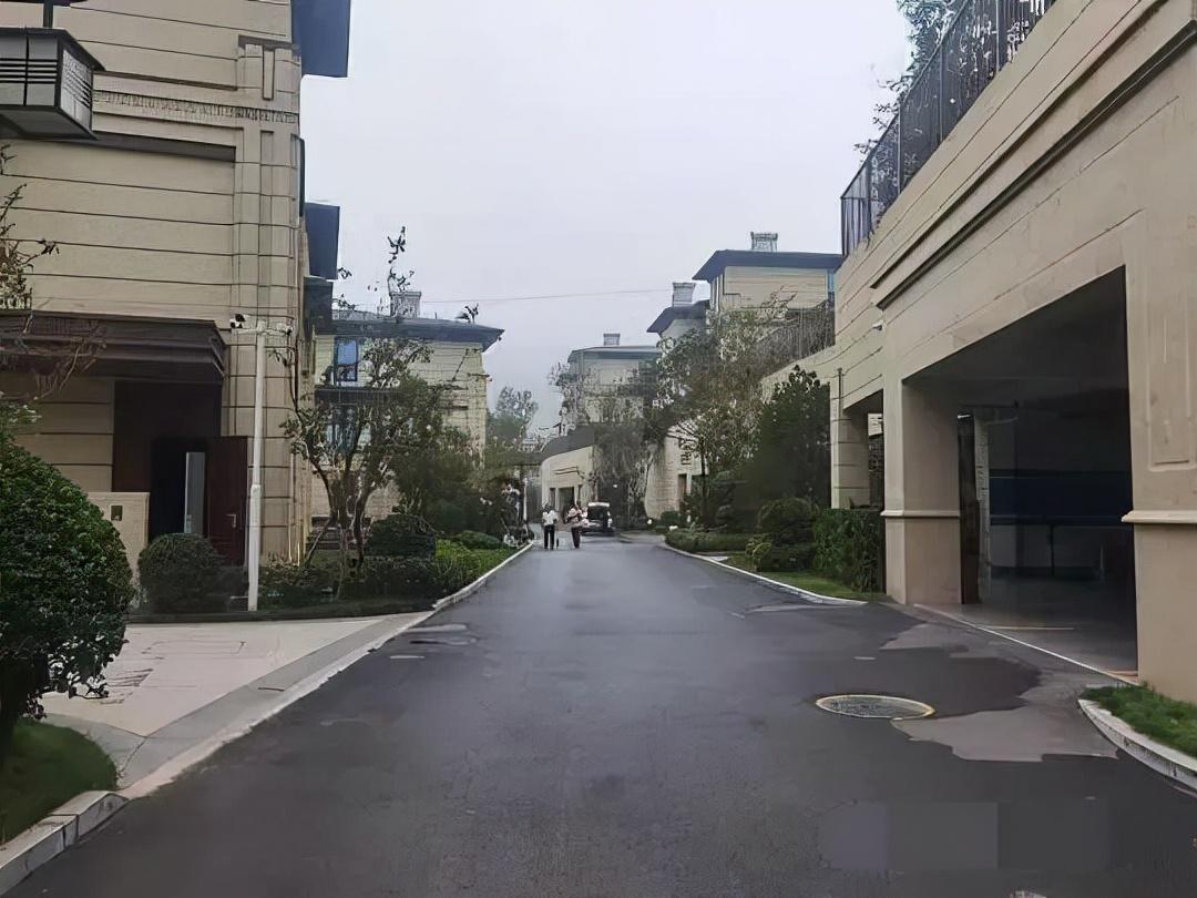 怒砸石家莊市星級酒店，一場失控的憤怒與反思，失控的憤怒，石家莊星級酒店遭砸事件反思