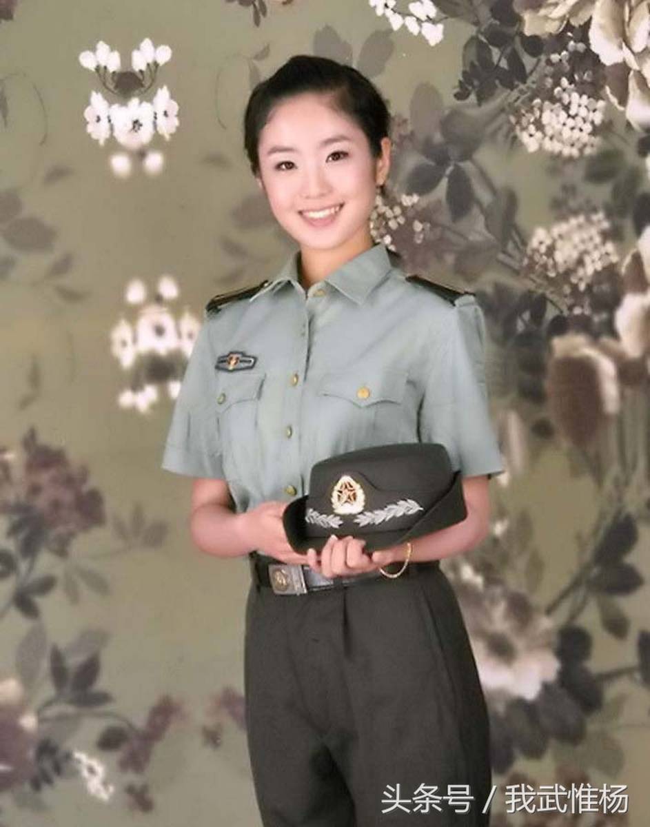 中國女兵的身材照片，力量與柔美的完美結(jié)合，中國女兵，力量與柔美的完美融合風(fēng)采展示