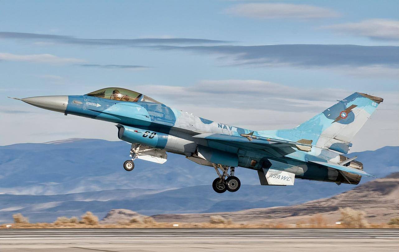 烏克蘭F16戰(zhàn)斗機型號解析，烏克蘭F16戰(zhàn)斗機型號深度解析