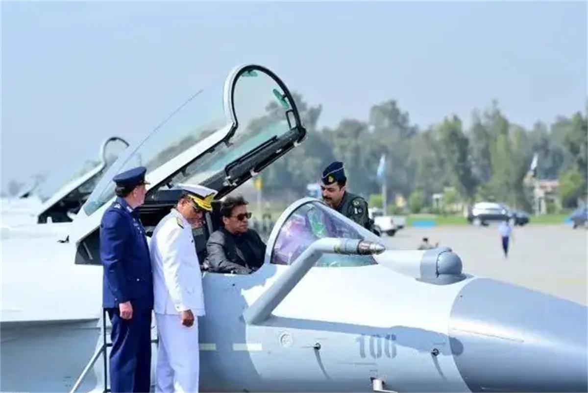 殲-20隱形戰(zhàn)機介紹，殲-20隱形戰(zhàn)機揭秘，中國頂尖戰(zhàn)斗力的代表