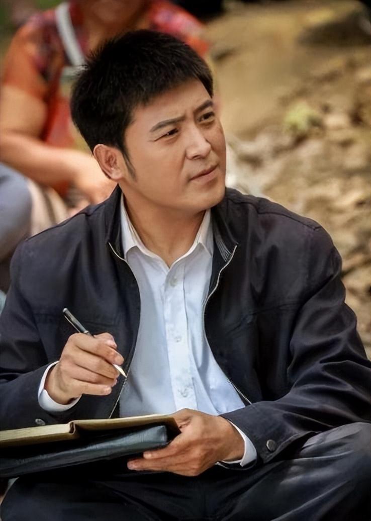 軍事評(píng)論員李莉近期為什么沒有出鏡，深度探究其背后原因，軍事評(píng)論員李莉缺席鏡頭背后的原因探究