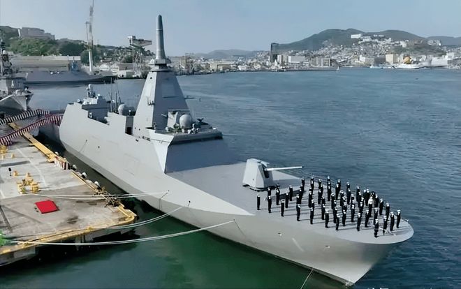 中國新軍艦下水，海軍力量再添新篇章，中國新軍艦下水，海軍力量邁入新紀元