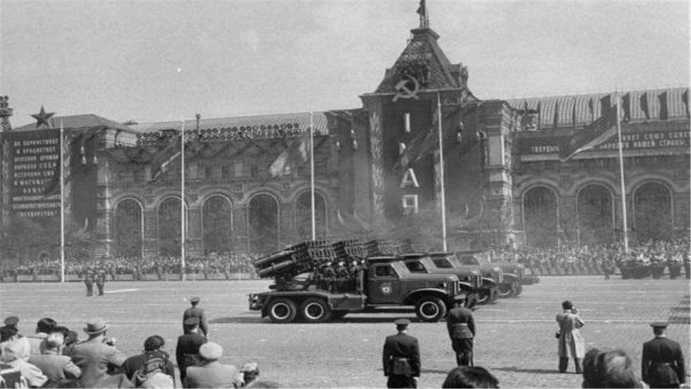 各國閱兵式中的一排多少人參戰(zhàn)，閱兵儀式與軍事力量的展現(xiàn)，全球閱兵式的軍事力量展現(xiàn)，一排多少人參戰(zhàn)？閱兵儀式揭示軍事力量風采