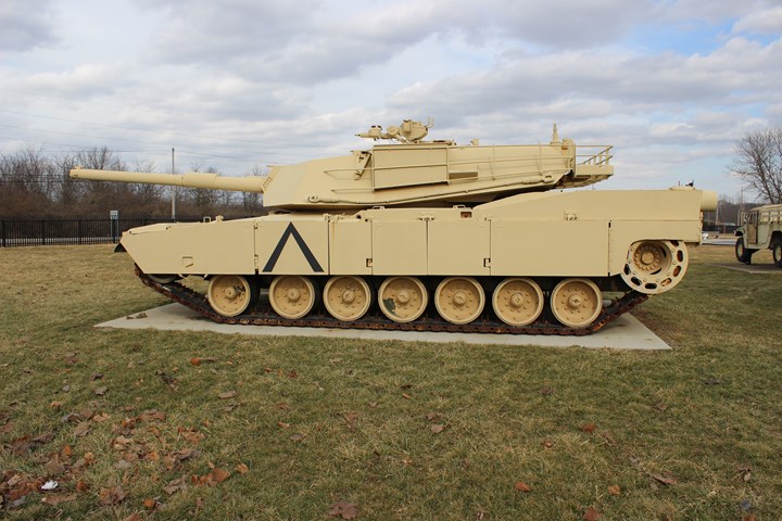 M1A2艾布拉姆斯坦克的造價深度解析，M1A2艾布拉姆斯坦克造價深度剖析