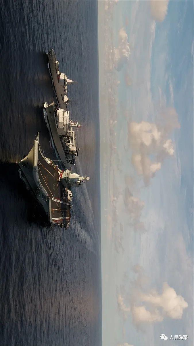我國(guó)第一艘航母山東艦，展現(xiàn)海洋強(qiáng)國(guó)的雄心與實(shí)力，山東艦亮相，展現(xiàn)海洋強(qiáng)國(guó)的雄心與實(shí)力