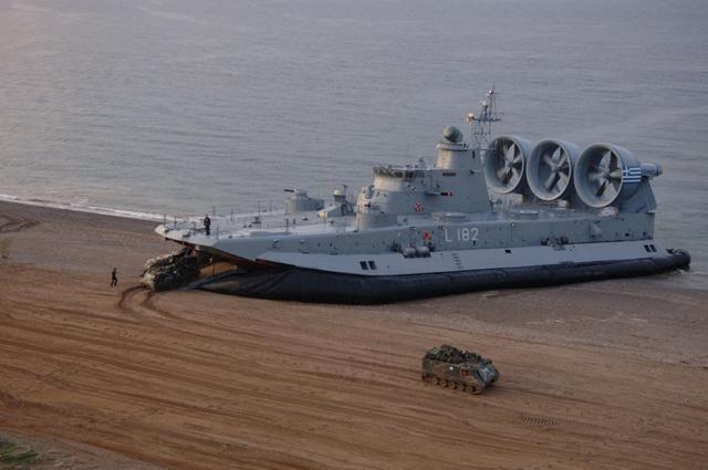 揭秘中國海軍的利器，068型通用登陸艇，揭秘中國海軍利器，068型通用登陸艇全解析