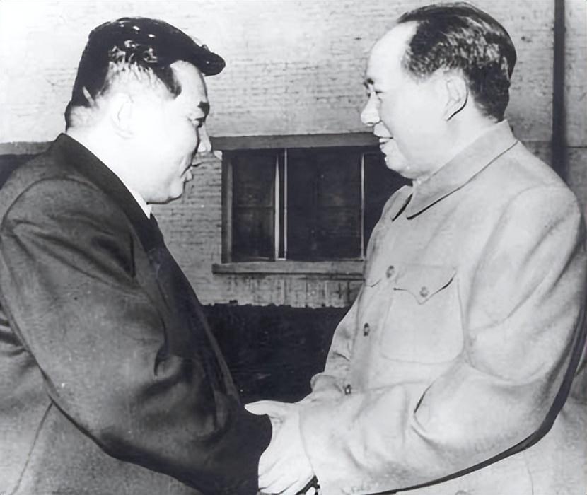 中國(guó)人民志愿軍，在偉大領(lǐng)袖的指引下閃耀輝煌，中國(guó)人民志愿軍，光輝旗幟下的輝煌閃耀