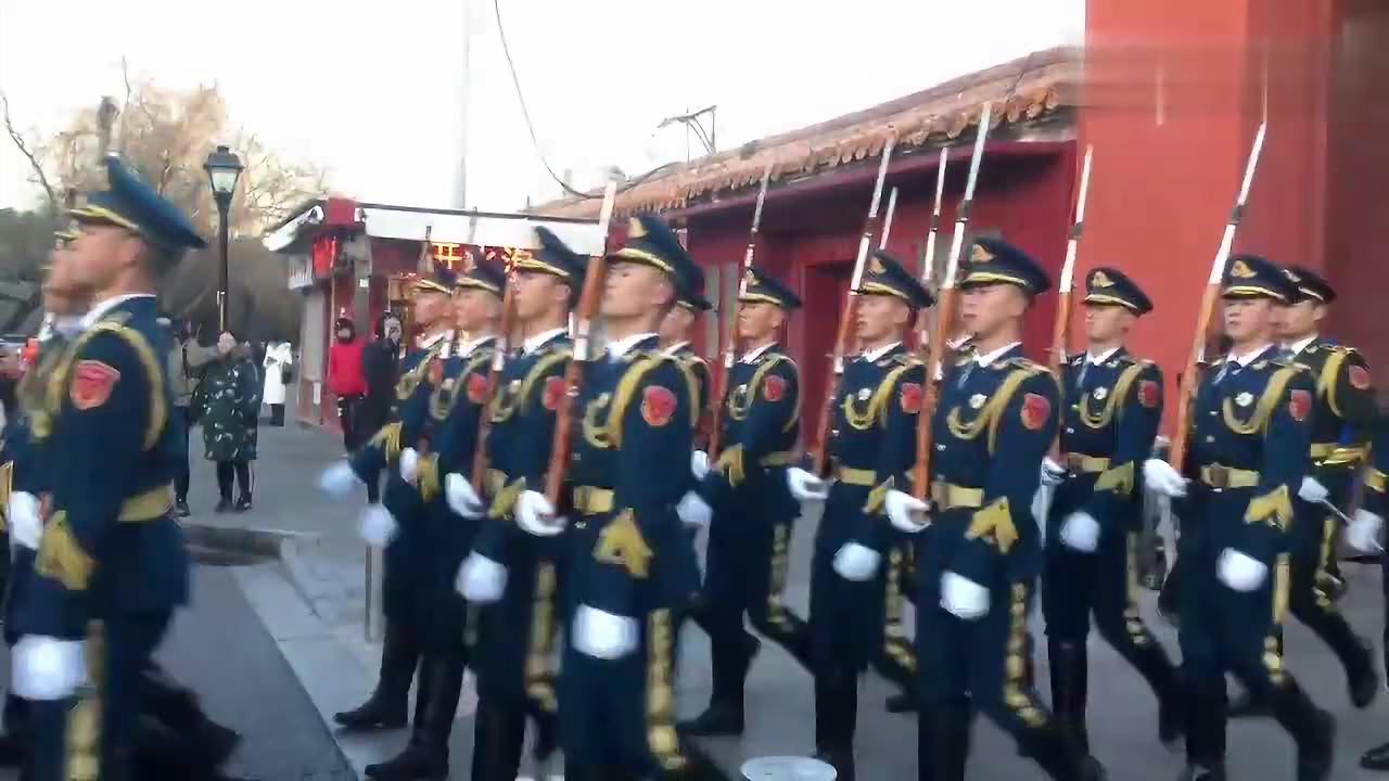 三軍儀張隊(duì)圖片，榮耀與力量的展現(xiàn)，三軍儀張隊(duì)圖片，榮耀與力量的匯聚展現(xiàn)