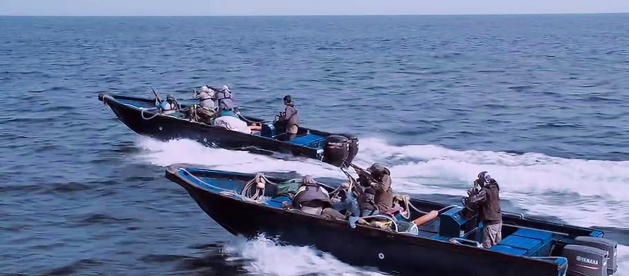 中國(guó)海軍與海盜交戰(zhàn)真實(shí)視頻，揭示英勇無(wú)畏的海洋衛(wèi)士形象，中國(guó)海軍勇戰(zhàn)海盜實(shí)錄，海洋衛(wèi)士的英勇形象揭示