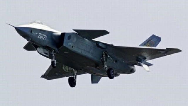 殲-20與F-22，究竟誰更強？，殲-20與F-22，誰主沉??？空戰(zhàn)實力大比拼！
