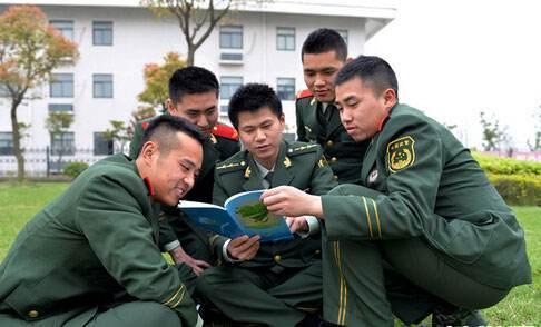 近視能否考軍校，探討與解析，近視考生能否報考軍校，探討與解析
