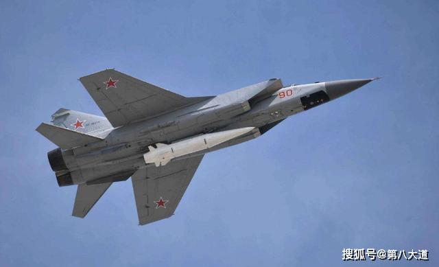 殲-16重型戰(zhàn)斗機大小及其在現(xiàn)代戰(zhàn)爭中的作用，殲-16重型戰(zhàn)斗機的大小與現(xiàn)代戰(zhàn)爭中的關(guān)鍵作用解析