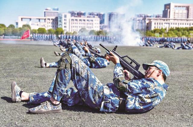 國防軍事在新中國成立70周年中的偉大成就與挑戰(zhàn)，國防軍事在新中國成立70周年，偉大成就與挑戰(zhàn)概覽