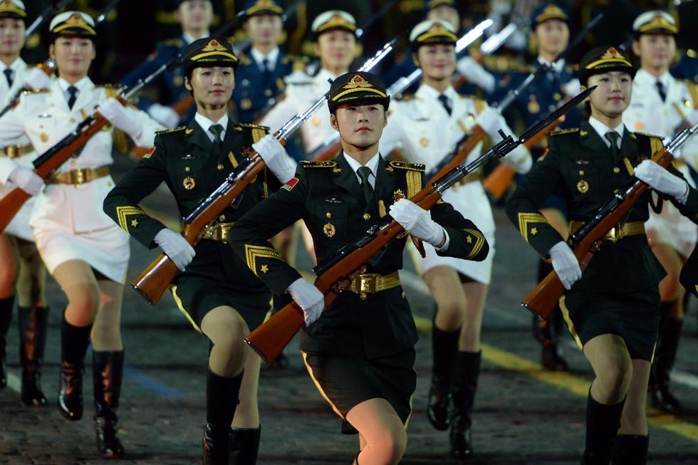 人民解放軍儀仗隊女兵正面照，榮耀與力量的象征，人民解放軍儀仗隊女兵，榮耀與力量的正面展現(xiàn)