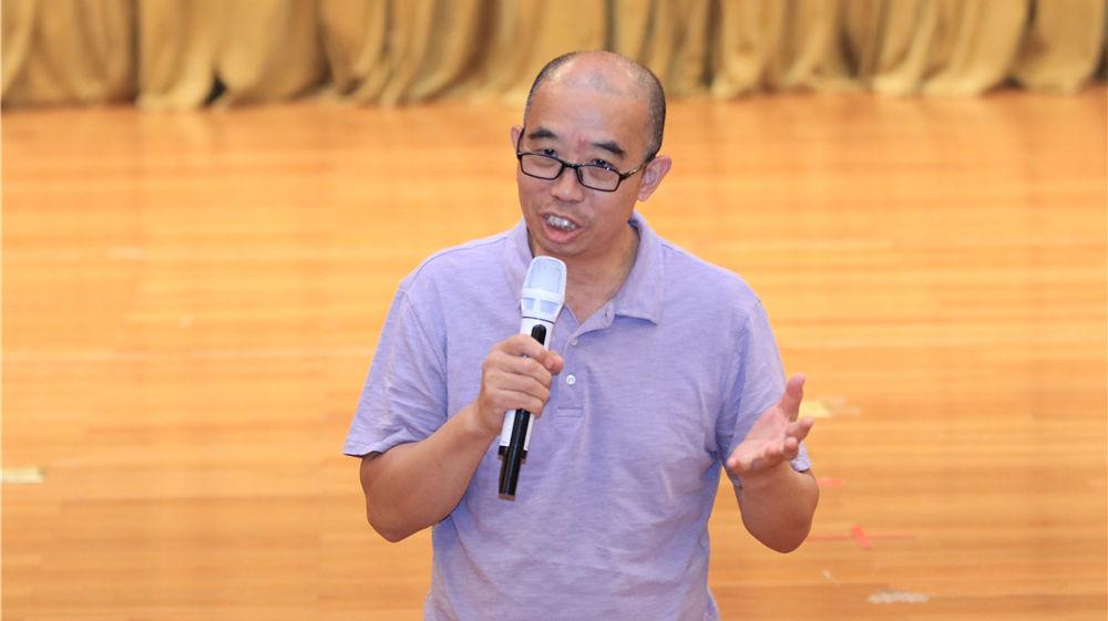 International Observers: A Window to Global Understanding，International Observers: 全球理解的窗口