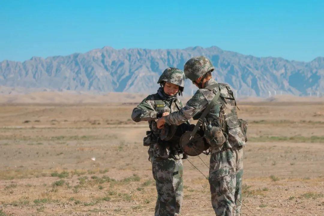 中國女兵帥氣圖片短發(fā)——英勇無畏的象征，中國女兵帥氣短發(fā)形象，英勇無畏的象征
