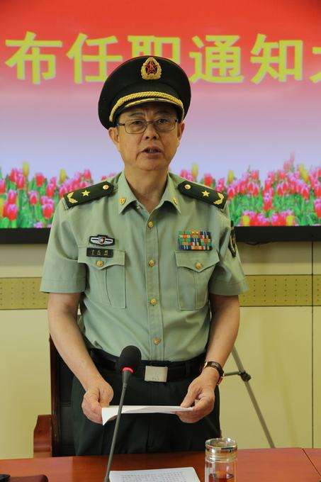 集團軍軍長與軍長的區(qū)別，集團軍軍長與軍長的差異概述