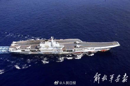 遼寧艦正式交付海軍，中國(guó)海軍力量再添輝煌一筆，遼寧艦正式交付海軍，中國(guó)海軍力量再添輝煌巨艦