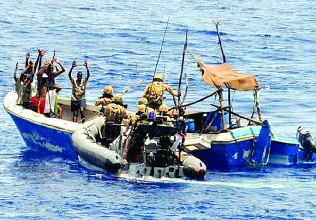中國(guó)海軍的英勇行動(dòng)，抓住海盜，維護(hù)海上安全，中國(guó)海軍英勇捉海盜，捍衛(wèi)海上安全
