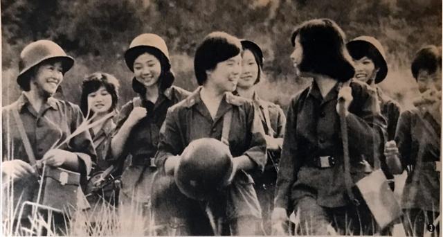 中國女兵方隊訓(xùn)練圖片，堅韌與榮耀的象征，中國女兵方隊訓(xùn)練風(fēng)采，堅韌與榮耀的展現(xiàn)