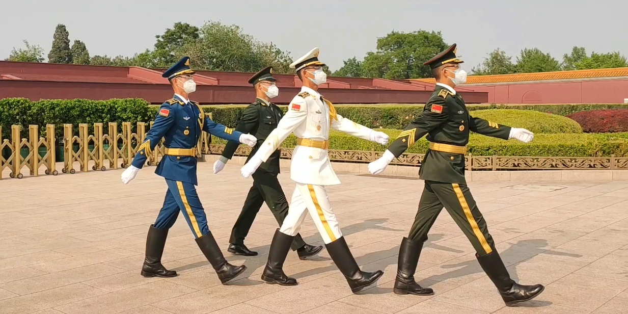 游客跟拍三軍儀仗隊，榮耀與責任的瞬間，游客跟拍三軍儀仗隊，榮耀與責任時刻的見證