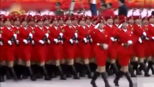 中國女兵穿紅衣服閱兵，展現(xiàn)新時代風(fēng)采與力量，中國女兵穿紅衣服展現(xiàn)新時代風(fēng)采與力量，閱兵中的颯爽英姿