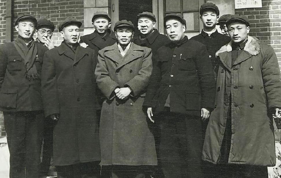 中國(guó)人民志愿軍，司令員兼政委的卓越領(lǐng)導(dǎo)，中國(guó)人民志愿軍司令員兼政委的卓越領(lǐng)導(dǎo)風(fēng)采
