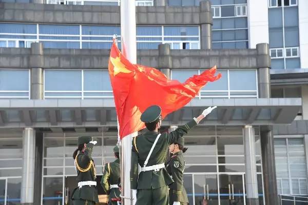 國旗護衛(wèi)隊要求，榮譽與責任的體現，國旗護衛(wèi)隊的榮耀與責任，要求與體現