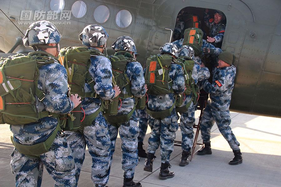 我國空降兵不屬于傳統(tǒng)意義上的軍種分類，我國空降兵，突破傳統(tǒng)軍種界限的特種部隊